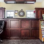 Econo Lodge Inn & Suites Airport