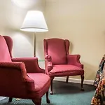 Econo Lodge Inn & Suites Airport