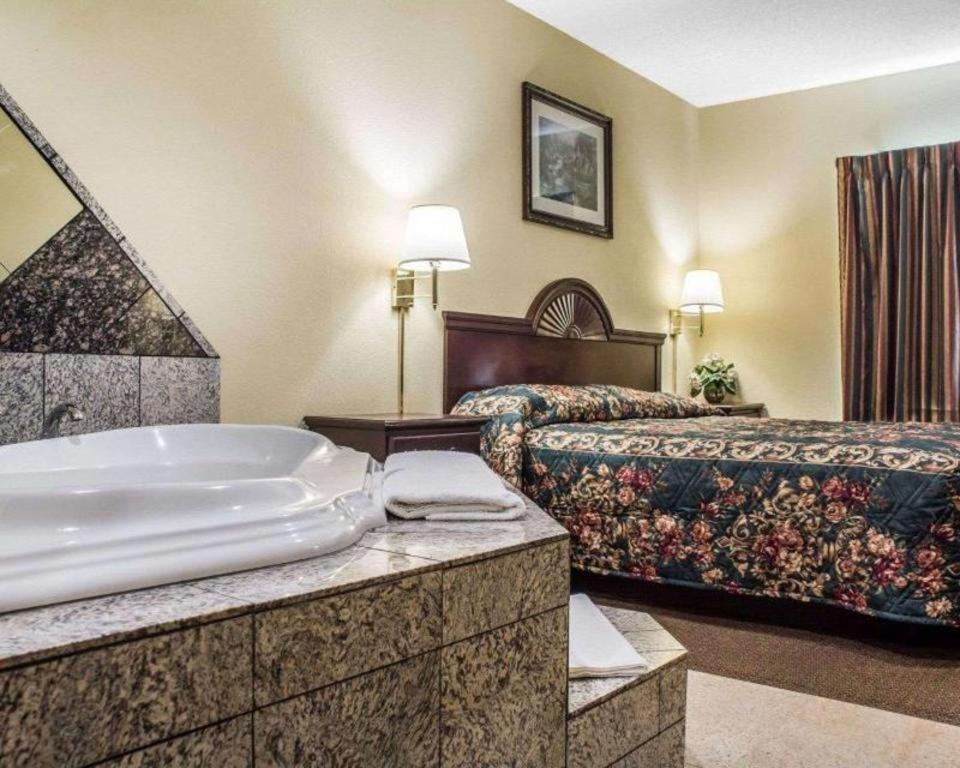 Econo & Airport Hotel Syracuse