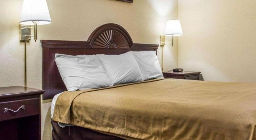 Econo & Airport Hotel Syracuse