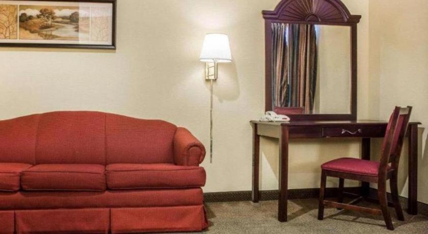 Hotel Econo & Airport