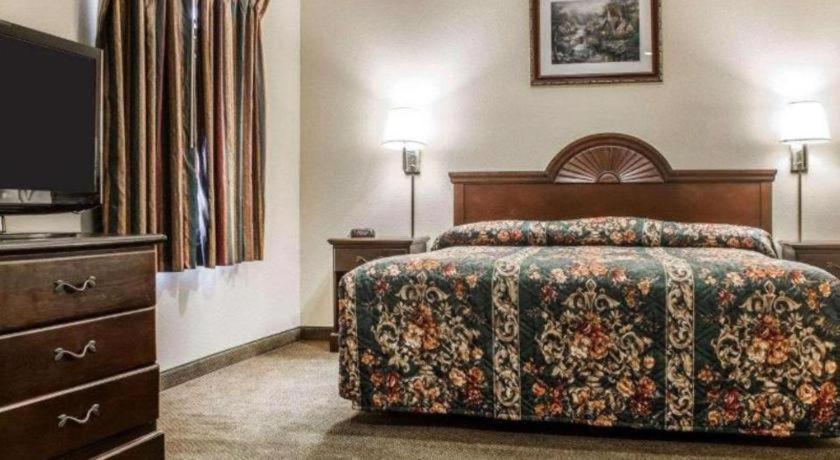 Hotel Econo & Airport