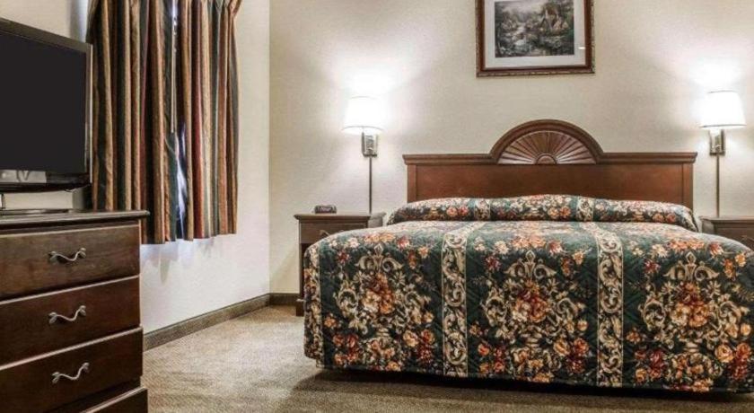 Hotel Econo & Airport